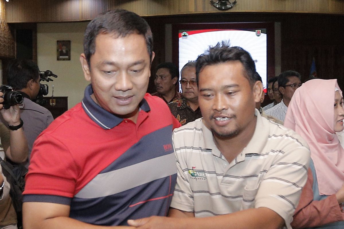 Wali Kota Semarang Hendrar Prihadi bertemu dengan warga Tambakrejo untuk berdiskusi terkait maslaah penertiban hunian liar di Kamoung Tambakrejo, Semarang, Jawa Tengah, Minggu (12/5/2019).