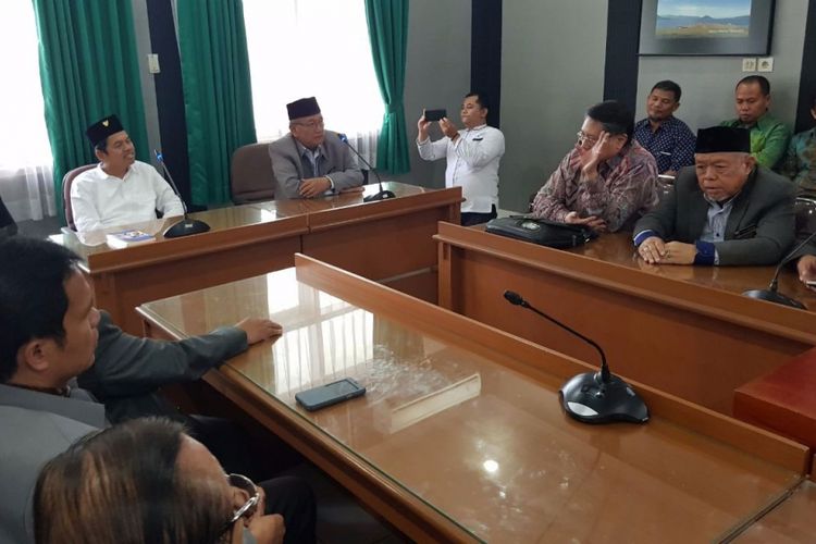 Rombongan FKUB DKI Jakarta saat berdialog dengan Bupati Purwakarta dan tokoh lintas agama di aula Bappeda Purwakarta, Selasa (12/9/2017).