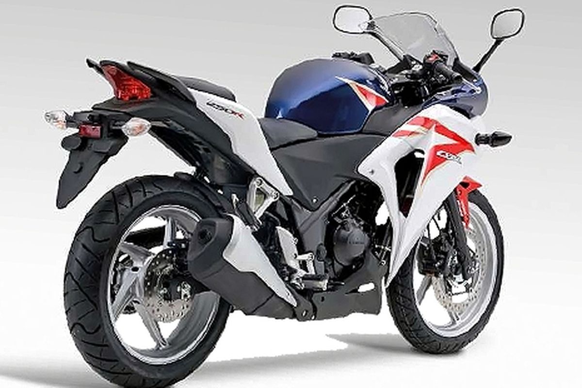 Honda CBR 250, sepeda motor CBU yang dipasarkan di Indonesia.