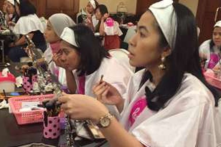 Peserta Beauty Class 'Beyoutifulady' di Hotel Sultan, Jakarta, Sabtu (28/5/2016). 