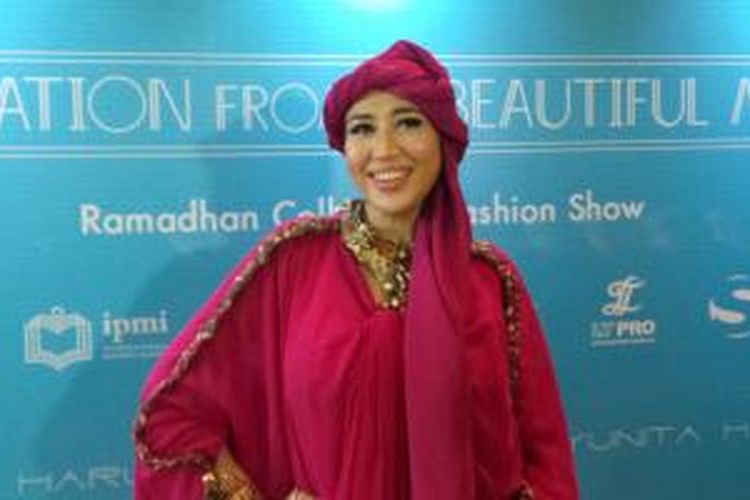 Sania diabadikan saat menghadiri acara fashion show di Hotel Shangri-La, Sudirman, Jakarta Pusat, Sabtu (13/6/2015).