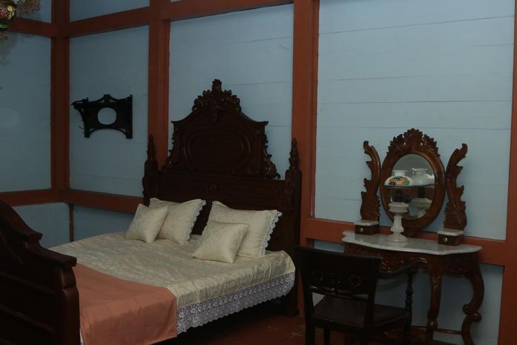Kamar Annelies dalam film Bumi Manusia. Kamar ini juga termasuk di dalam Museum Bumi Manusia, Desa Gamplong, Yogyakarta. 