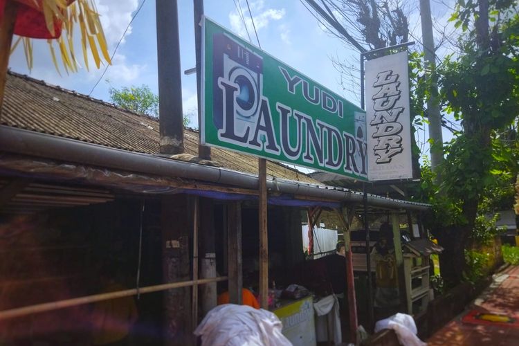 Gede Suama, pemilik layanan penatu 'Yudi Laundry', mengaku alami kenaikan orderan hingga 200 persen karena perhelatan G20 di Bali.