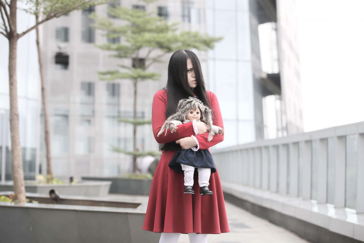 The Sacred Riana mengunjungi Kantor Redaksi Kompas.com di Menara Kompas, Jakarta, Rabu (6/3/2019) dalam rangka promosi film pertamanya, The Sacred Riana: Beginning. Film bergenre horor ini akan tayang di boskop mulai 14 Maret mandatang.