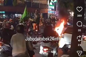 Demo Kenaikan Harga Pertamax di Cikini Jakpus Rabu Malam, Api Berkobar hingga Macet