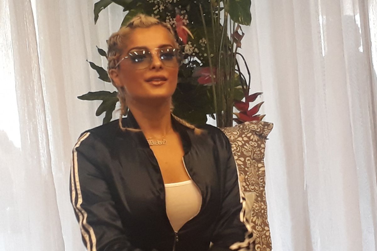 Bebe Rexha berbincang dengan sejumlah wartawan di Hotel Borobudur, Jakarta Pusat, Selasa (24/8/2017).