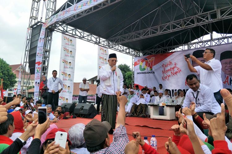 Calon wakil presiden nomor urut 01 Maruf Amin kampanye terbuka di Lapangan Marzuki Mahdi, Kota Bogor, Jumat (5/4/2019). 