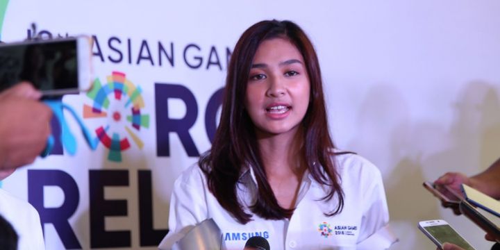 Mikha Tambayong saat diwawancarai usai jumpa pers Samsung Galaxy Team Asian Games di Hotel Atlet Century, Jakarta Pusat, Rabu (11/7/2018).