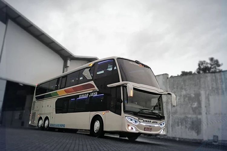 Bus tingkat PO Sinar Jaya Malang- Jakarta