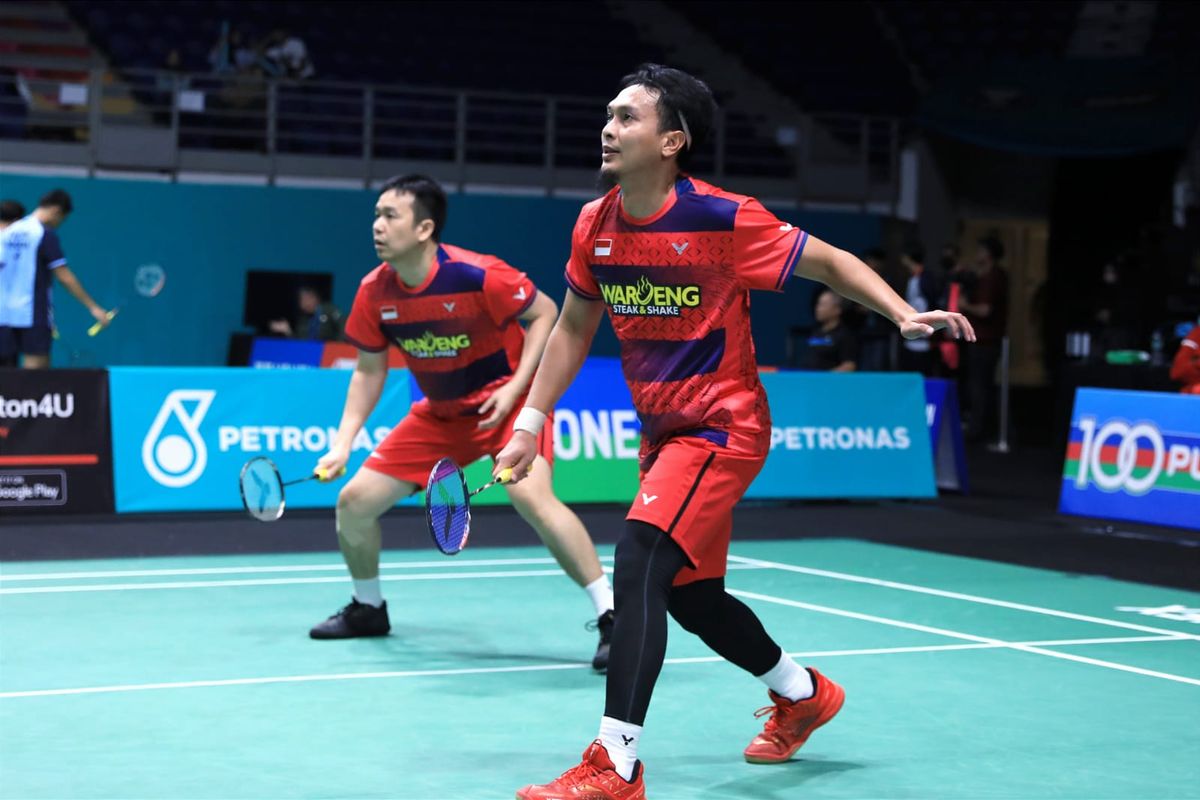 Mohammad Ahsan/Hendra Setiawan kala beraksi dalam babak 32 besar Malaysia Open 2023 di Axiata Arena, Kuala Lumpur, Malaysia, Selasa (10/1/2023). Terkini, Ahsan/Hendra akan mengikuti ajang All England 2023 yang digelar di Utilita Arena Birmingham, Birmingham, Inggris, pada 14-19 Maret 2023.