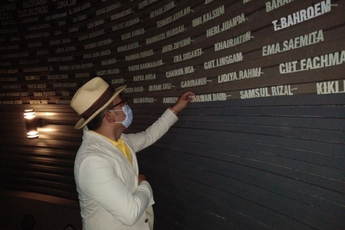 Gubernur Jawa Barat Ridwan Kamil saat berada di sumur doa Museum Tsunami Aceh, Sabtu (25/12/2021)