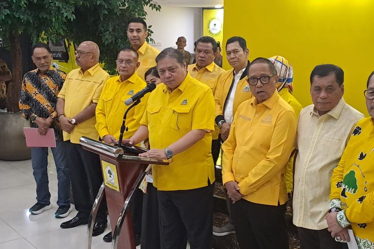 Soal Nasib Airin dan Ridwan Kamil pada Pilkada, Airlangga: Bagi Golkar Sudah Jelas