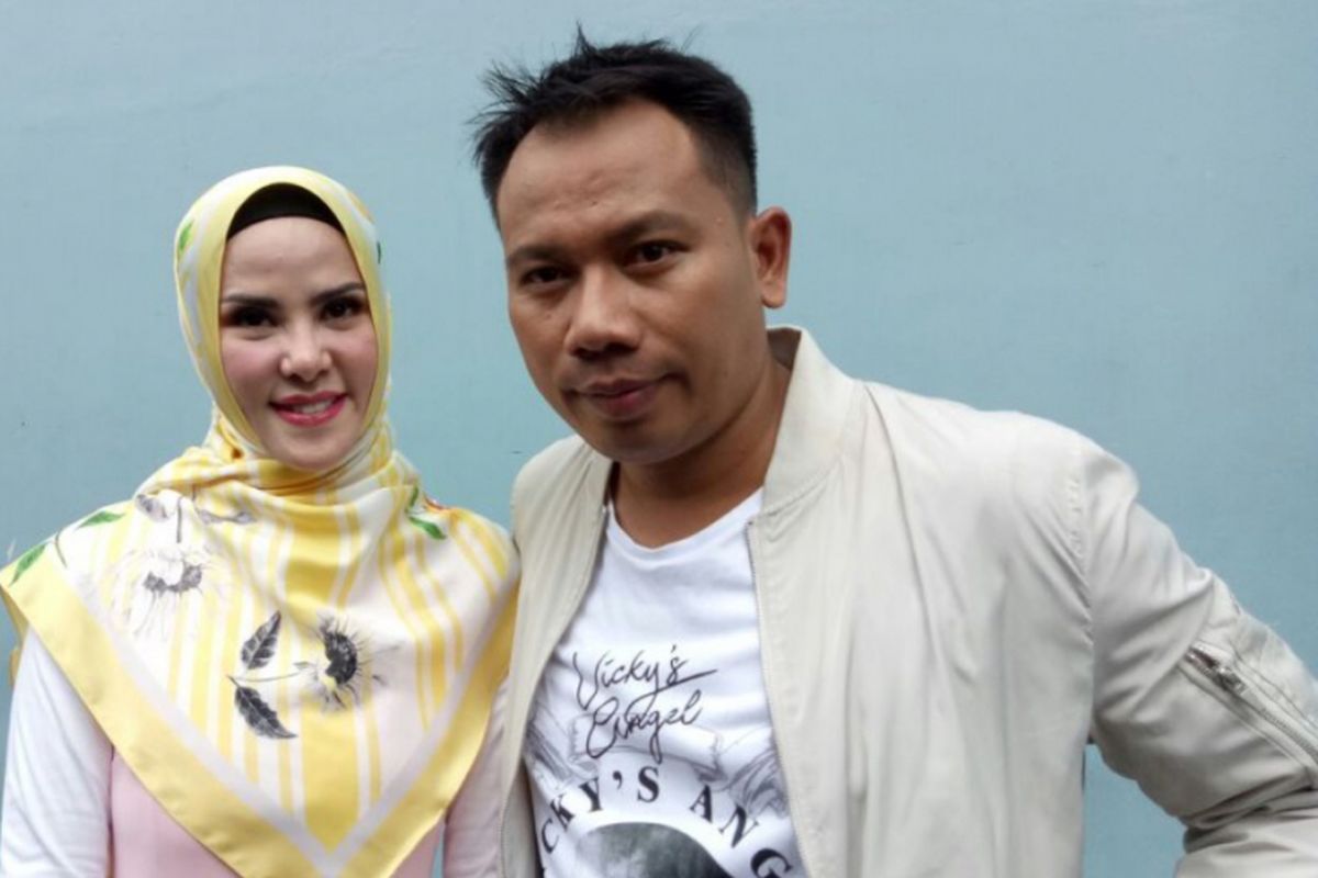 Angel Lelga dan Vicky Prasetyo dalam wawancara di Studio TransTV, Mampang, Jakarta Selatan, Selasa (20/2/2018). 