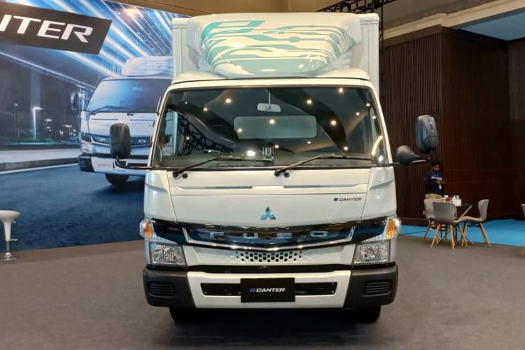 Mitsubishi Fuso pamer truk listrik E-Canter di Periklindo Electric Vehicle Show (PEVS) 2022