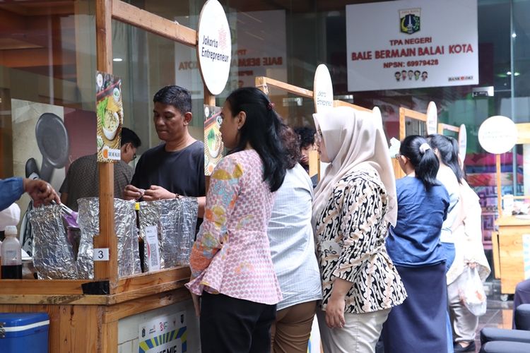 Nampak salah satu UMKM yang masuk program Jakpreneur binaan Bank DKI sedang pameran di Balaikota, Jakarta pada beberapa waktu lalu