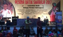 Hari Batik, Ganjar Cerita soal Mandela ke Pelajar