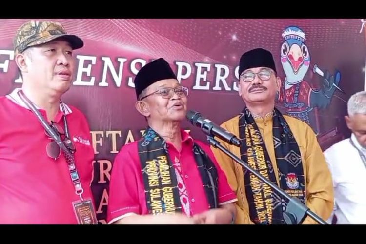 Usai mendaftar di KPU Sulteng, Petahana Rusdi Mastura didampingi pasangannya Sulaiman Agusto Hambuako menjawab pertanyaan para wartawan atas pencalonan dirinya sebagai gubernur Sulteng, Rabu (28/8/2024).