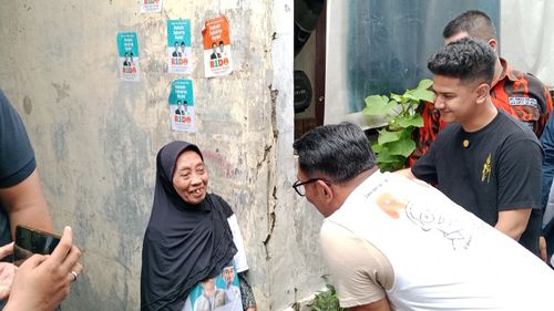 Blusukan Temui Lansia Sakit, Ridwan Kamil Tekankan Negara Harus Jemput Bola Layani Warga