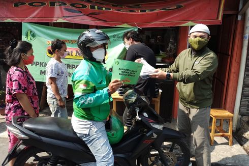 Protes PPKM Terus Diperpanjang, Komunitas Warteg Gelar Aksi Berbagi Nasi Bungkus