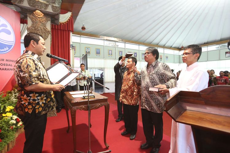 Wali Kota Semarang Hendrar Prihadi saat melantik direksi baru Perusahaan Daerah Air Minum (PDAM) Tirta Moedal, Selasa (1/7/2019).
