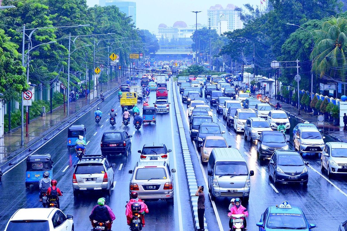 Ilustrasi lalu lintas di Jakarta, kendaraan bermotor di Jakarta. 