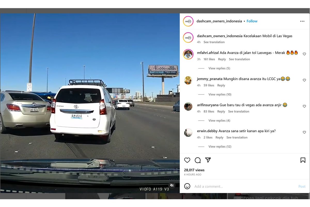Video viral di media sosial memperlihatkan kecelakaan mobil di jalan tol Amerika Serikat (AS). 