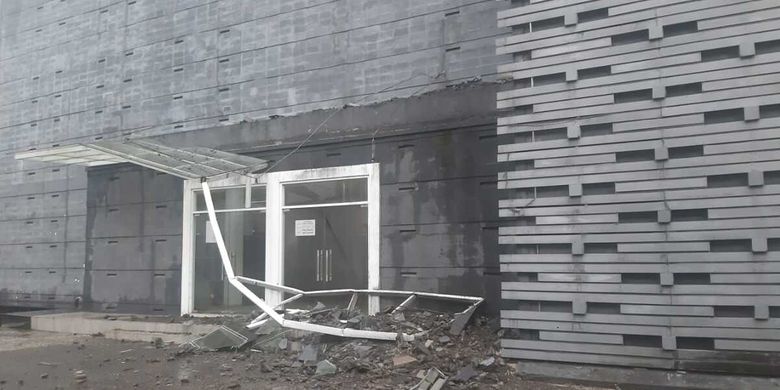 Senin (22/6/2021), Museum Sejarah Kota Bandung yang menelan biaya pembangunan Rp.10 miliar lebih rusak diterjang hujan yang disertai angin kencang.