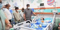 Jenguk Siswa Korban Keracunan MBG di PICU, Bobby: Kondisinya Lebih Parah