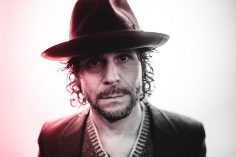 Penyanyi Langhorne Slim yang juga menjadi anggota grup musik The Law