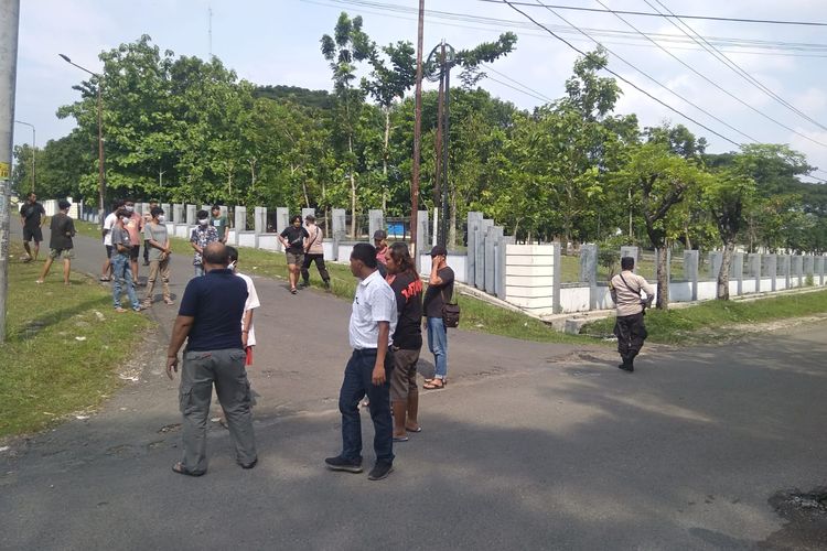 Polres Blora lakukan pra rekonstruksi terkait kasus pengeroyokan yang tewaskan warga Bojonegoro di lingkungan Mentul, Kecamatan Cepu, Kabupaten Blora, Jawa Tengah, Rabu (2/11/2022)
