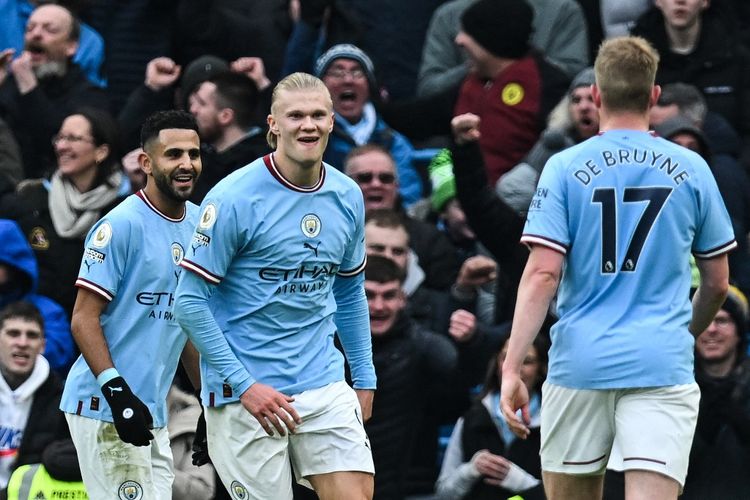 Striker Manchester City Erling Haaland berselebrasi usai mencetak gol ke gawang Wolverhampton Wanderers pada laga pekan ke-21 Liga Inggris 2022-2023 di Stadion Etihad, Minggu (22/1/2023) malam WIB. Kini, Erling Haaland masih memimpin daftar top skor Liga Inggris hingga Minggu (5/2/2023) pagi WIB.