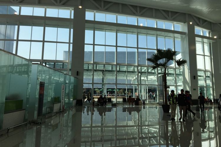 Suasana di terminal baru Bandara Internasional Ahmad Yani di Kota Semarang, Jawa Tengah, Kamis (7/6/2018). Presiden Joko Widodo direncanakan meresmikan bangunan terminal baru untuk beroperasi secara penuh pada hari ini.