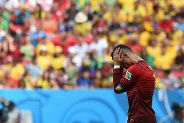 Ekspresi gelandang Portugal, Cristiano Ronaldo, setelah timnya menang 2-1 atas Ghana, pada pertandingan terakhir Grup G, di Estadio Nacional, Brasilia, Kamis (26/6/2014). Kemenangan itu tak cukup bagi Portugal untuk masuk babak 16 besar.