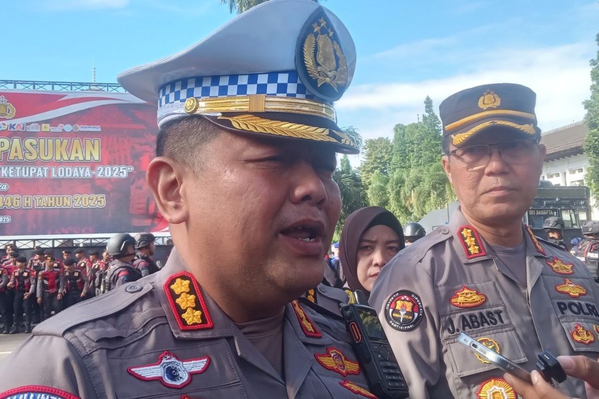 Dirlantas Polda Jabar Kombes Dodi Darjanto tengah menjelaskan cara bertindak kepolisiaan saat arus mudik lebaran 2025, Kamis (20/3/2025).