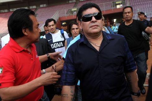 Maradona Nyanyi, Para Pengunjung Terkejut