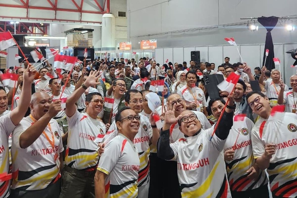 Menteri Koordinator Bidang Pembangunan Manusia dan Kebudayaan RI Pratikno, Menteri Agama RI Nasaruddin Umar bersama para peserta pada ajang Emergency Disaster Reduction & Rescue Expo 2025 di Jakarta, Rabu (13/8/2025). 