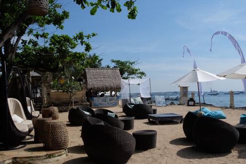 Bersantai di Bibir Pantai Novotel Bali Benoa