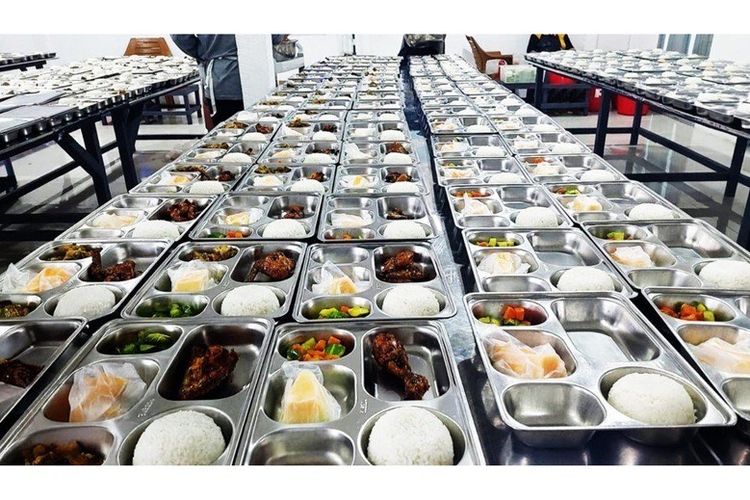 Ilustrasi menyediakan makanan pada program MBG. 