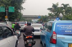 Jalan Gatot Subroto Menuju Semanggi Macet Total Imbas Demo di Depan Gedung DPR
