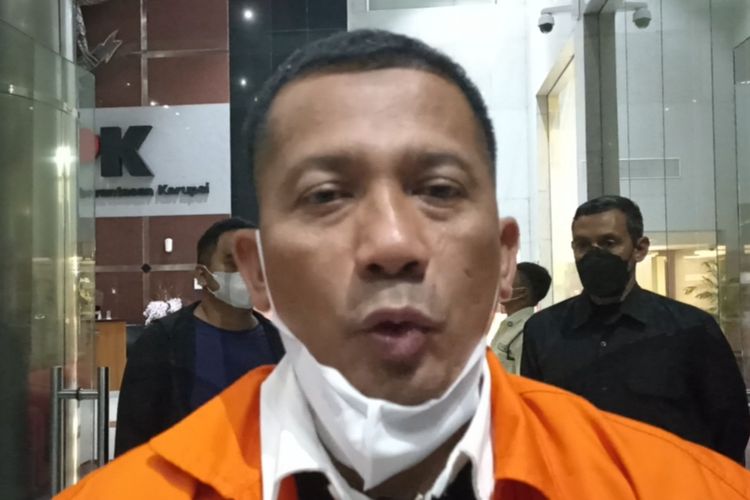 Bupati Kepulauan Meranti, Riau, Muhammad Adil yang terjaring operasi tangkap tangan (OTT) meminta maaf kepada warganya, Sabtu (8/3/2023).