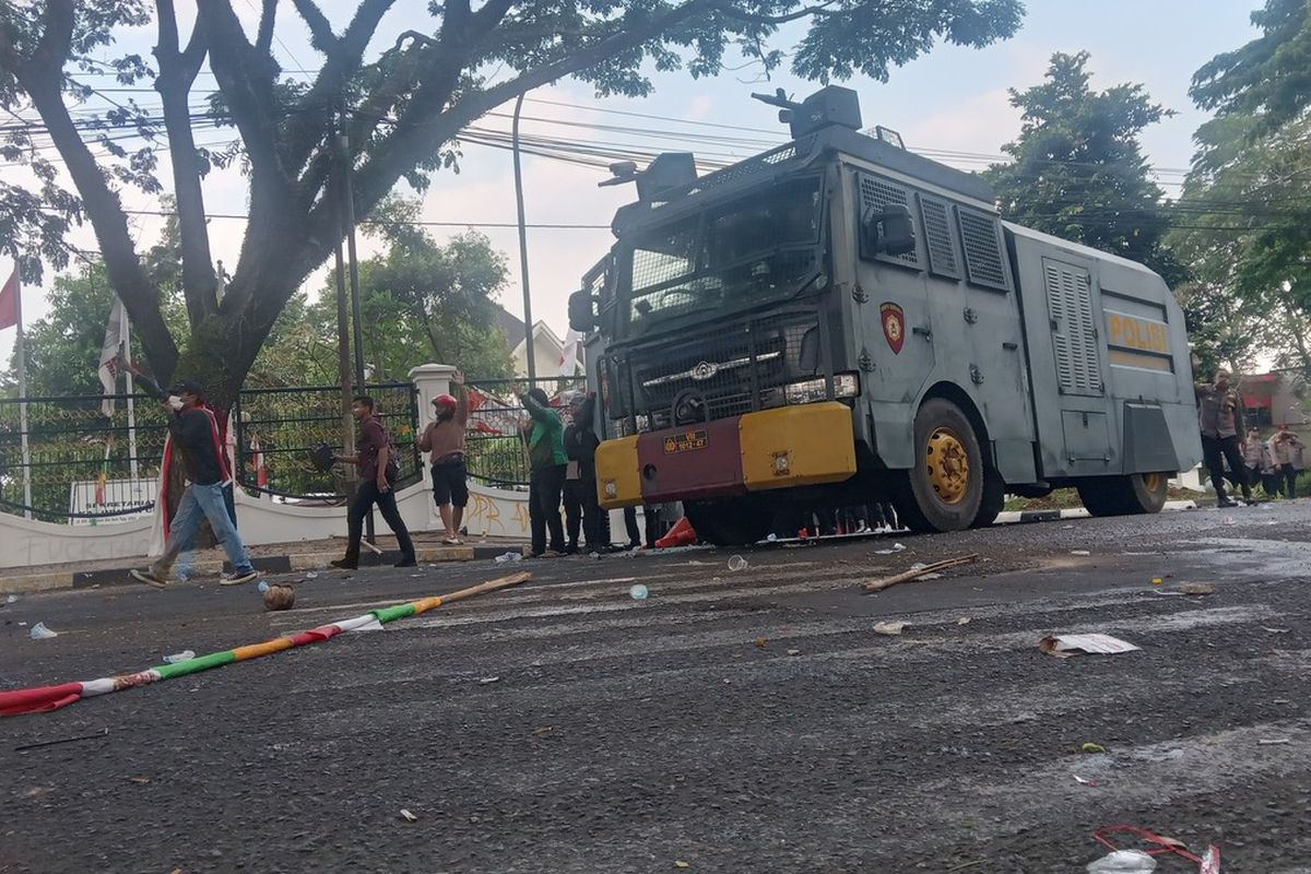 Aksi unjuk rasa di Cianjur, Jawa Barat, Sabtu (30/8/2025) berujung ricuh.