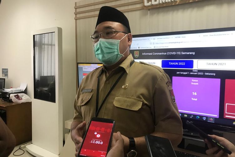 Kepala DKK Semarang, Abdul Hakam saat ditemui di kantornya. Senin (1/8/2022)