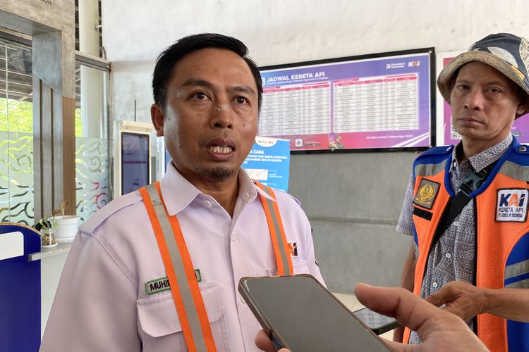 Selama Penanganan Kereta Anjlok, PT KAI Daop 3 Cirebon Berangkatkan 10 Bus untuk Antar Penumpang