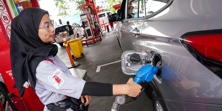 Pertamax turun harga per 1 Februari 2026. Harga BBM Februari 2026. Harga BBM 1 Februari 2026. Harga Pertamax hari ini. Harga Pertamax Februari 2026.