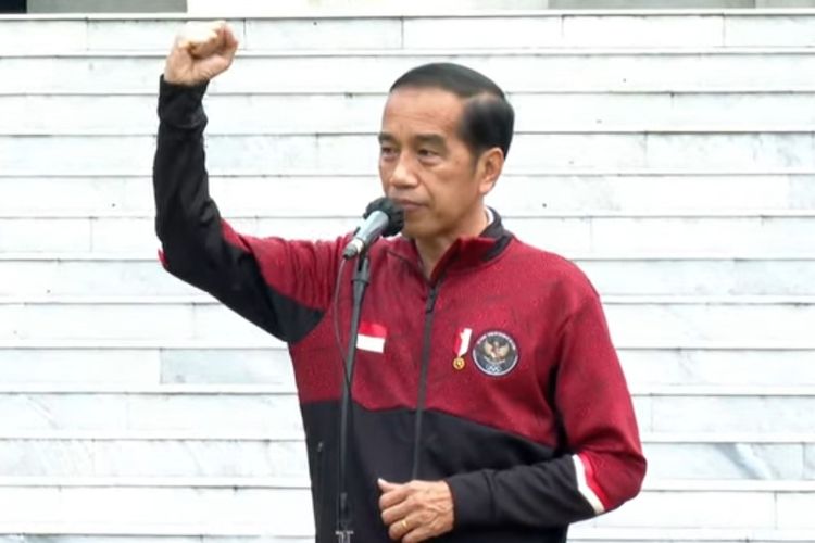 Presiden Joko Widodo saat melepas kontingen Indonesia untuk Sea Games ke-31 Tahun 2022 di Vietnam dari halaman Istana Merdeka, Senin (9/5/2022)..