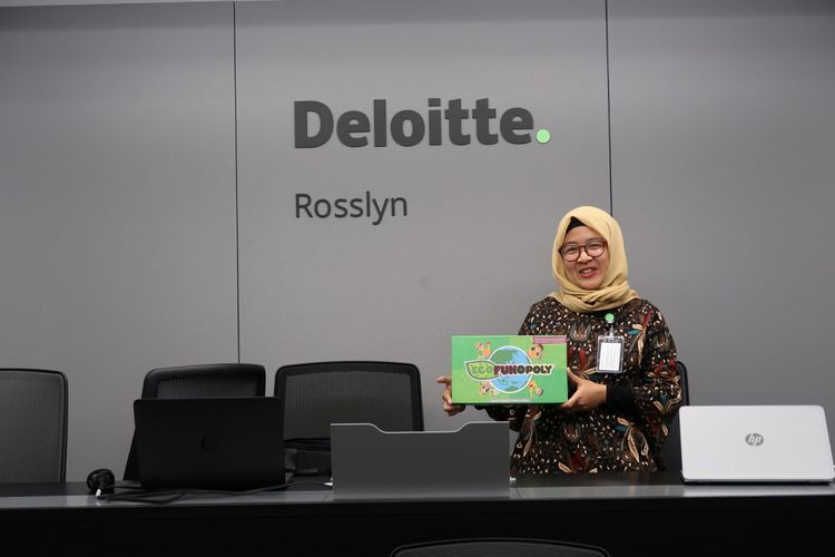 Annisa Hasanah, salah satu peserta program YSEALI, berfoto di kantor Deloitte. Sebanyak 31 fellow dari seluruh negara ASEAN dari ratusan pelamar terpilih untuk mengikuti program YSEALI Professional Fellow 2017 di Amerika Serikat. YSEALI yang merupakan kepanjangan dari Young Southeast Asian Leader?s Initiatives ini sudah memiliki jejaring anak muda yang sangat besar di seluruh dunia. 