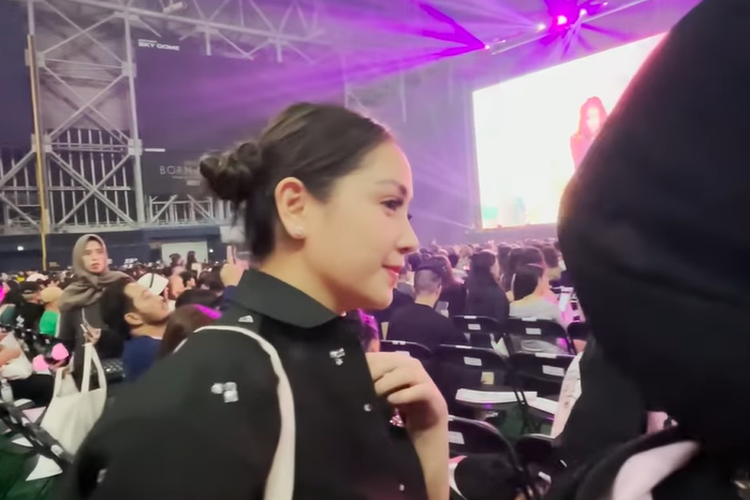 Nagita Slavina saat menonton konser BLACKPINK di Seoul, Korea Selatan