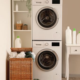 ilustrasi mesin cuci dan mesin pengering
