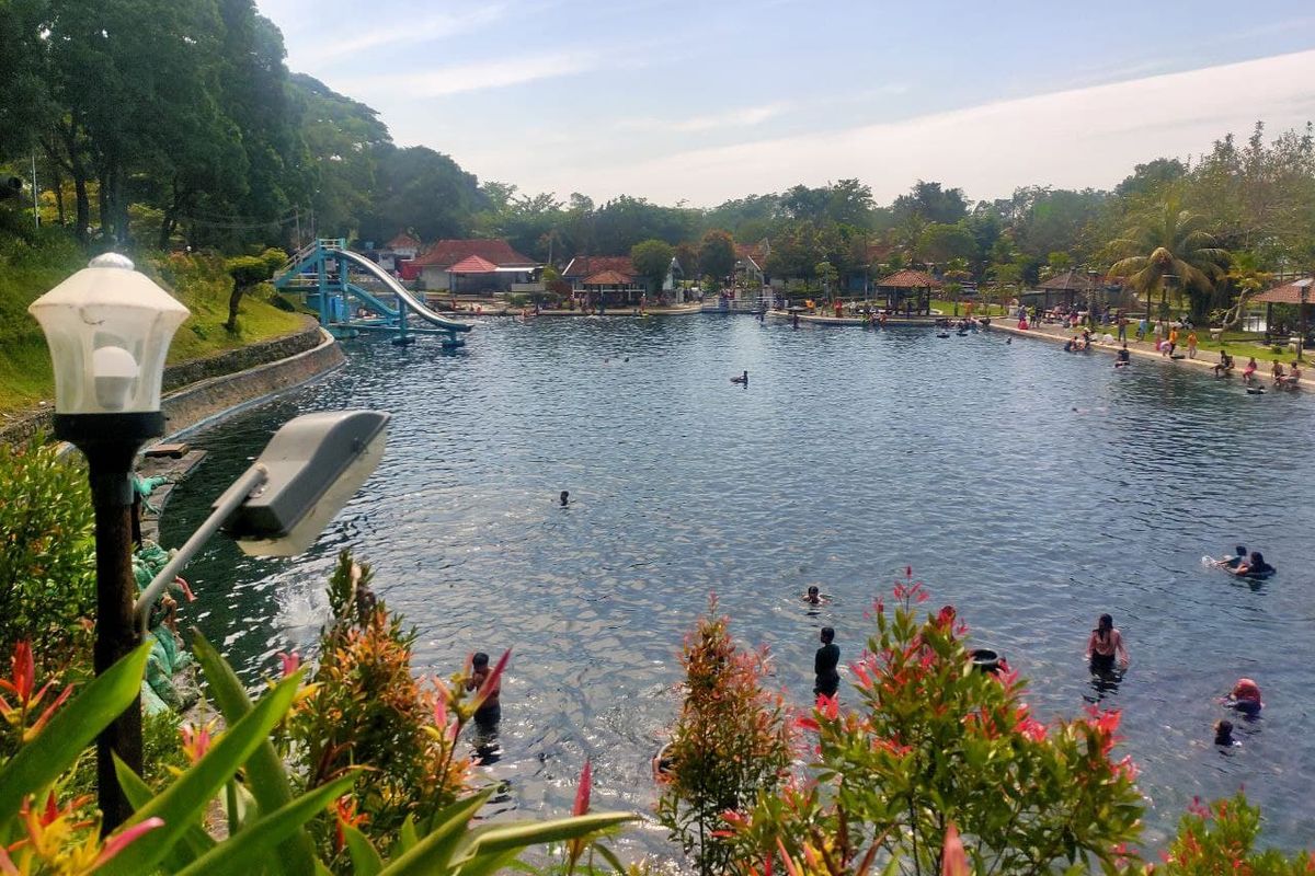 Pemandian Alam Selokambang Lumajang.