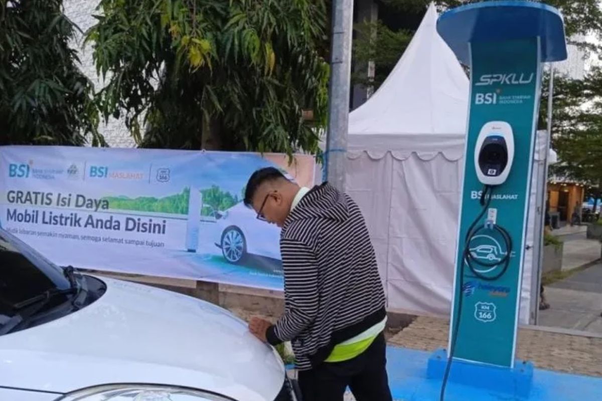 PT Bank Syariah Indonesia Tbk (BSI) memacu pembiayaan kendaraan listrik guna mendukung akselerasi penggunaan kendaraan ramah lingkungan dan mengurangi emisi karbon.